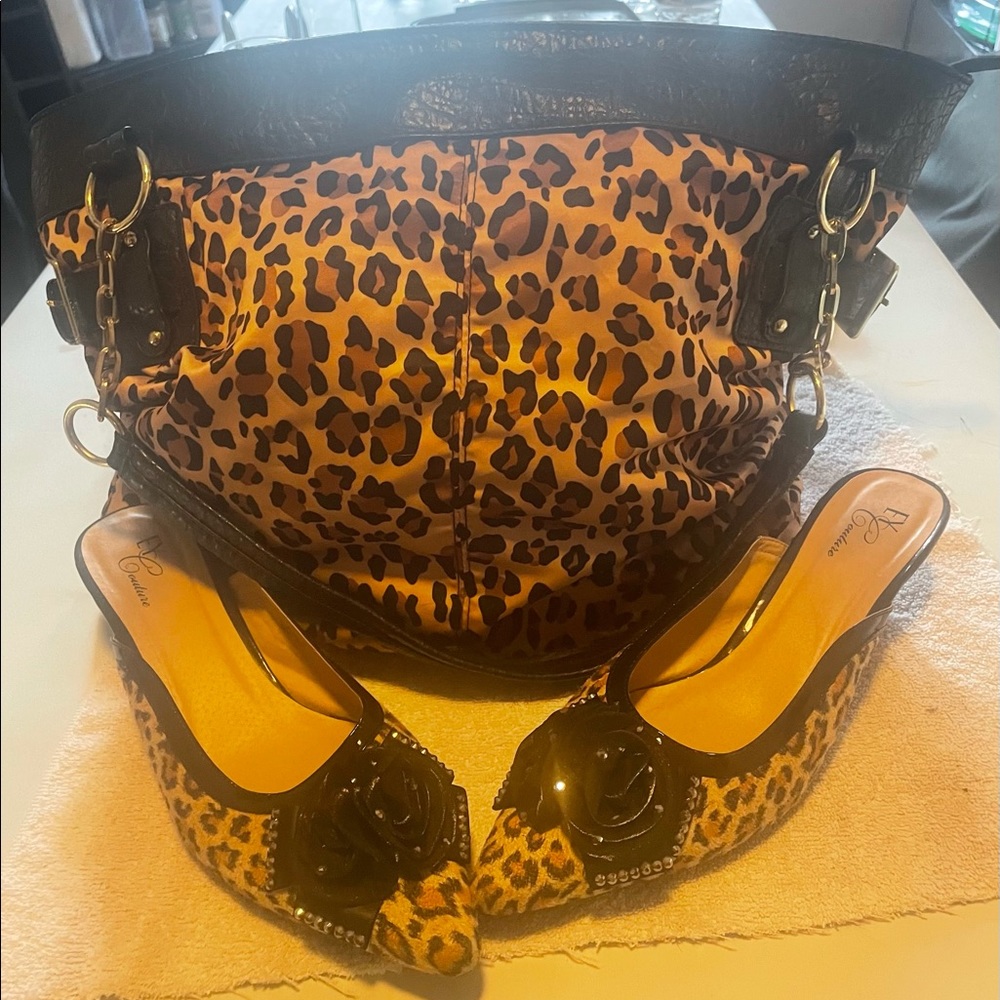 A  Leopard PRINT CHRISTIAN SIRIANO Bag & A Leopard print EY couture shoes
